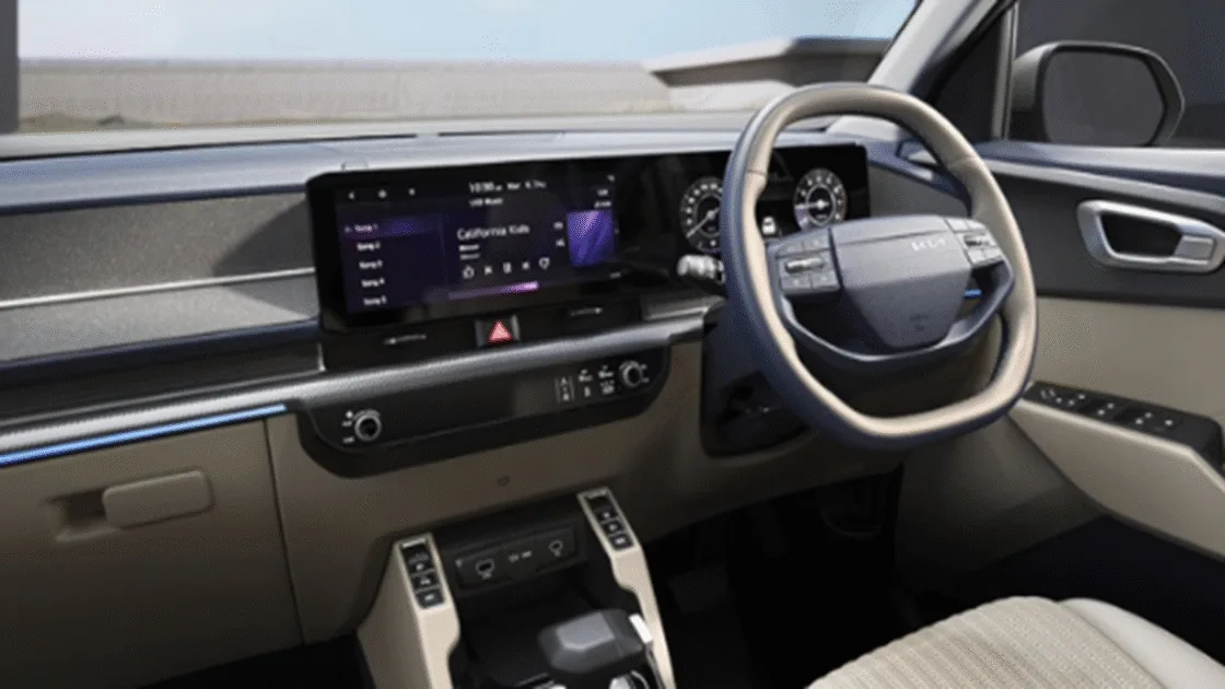 Kia Carens Clavis interior