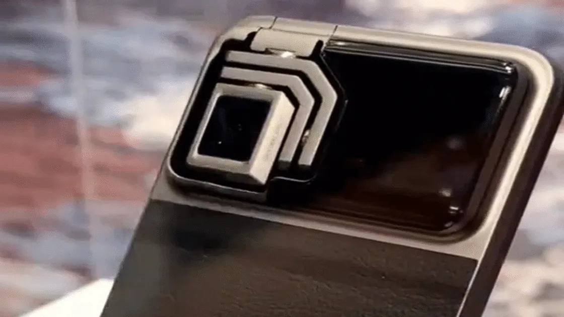 Honor Robot Phone with Rotating AI Gimbal Camera