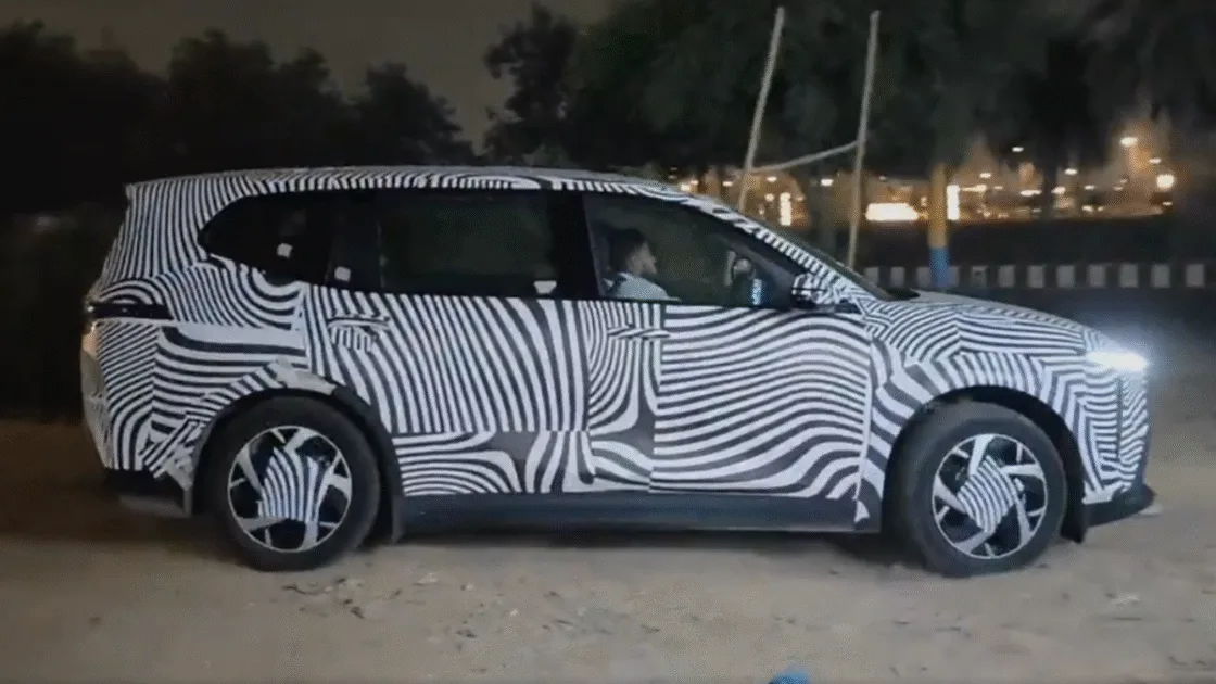 VinFast Limo Green EV MPV