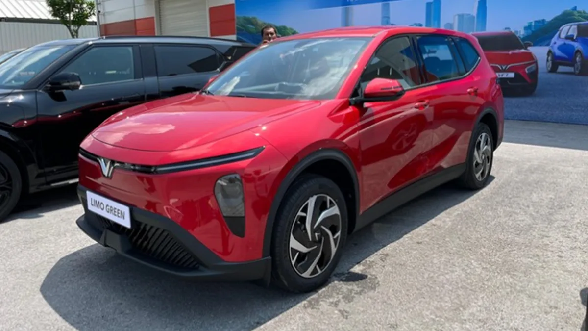 VinFast Limo Green EV MPV